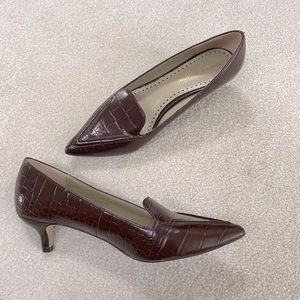 Adrienne Vittadini kitten heel pumps